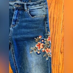 MISS ME JEANS * SKINNY ANKLE JEANS with EMBROIDERED FLOWERS  - SIZE 26